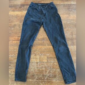 Black signature levi jeans size 6